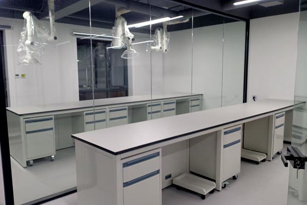 全新全鋼實(shí)驗(yàn)臺(tái)費(fèi)用是多少？