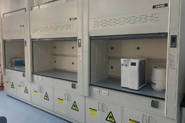 實(shí)驗(yàn)臺(tái)通風(fēng)柜哪個(gè)廠家好？選擇優(yōu)質(zhì)品牌的秘訣